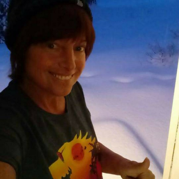 Meet your Posher, Nicole - Picture 2 of 8